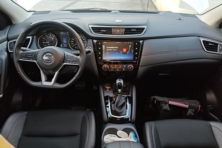 Used Nissan Qashqai 2019 2.0L CVT Luxury Edition Center Console