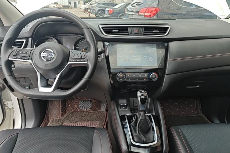 Used Nissan Qashqai 2019 2.0L CVT Luxury Edition Center Console