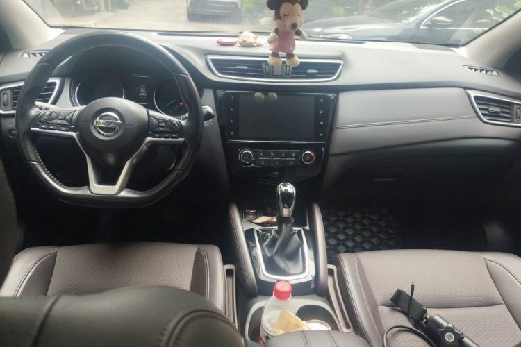 Used Nissan Qashqai 2019 2.0L CVT Luxury Edition Center Console