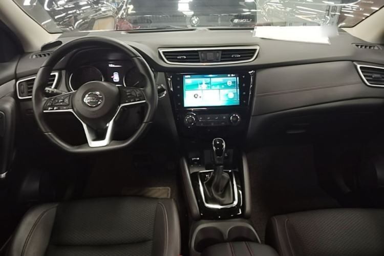 Used Nissan Qashqai 2019 2.0L CVT Luxury Edition Center Console