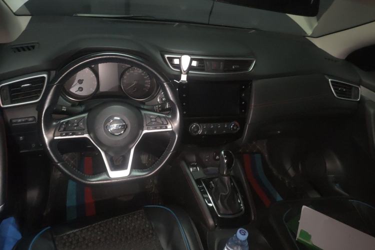 Used Nissan Qashqai 2019 2.0L CVT Luxury Edition Center Console