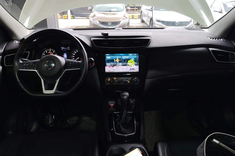 Used Nissan Qashqai 2019 2.0L CVT Luxury Edition Center Console