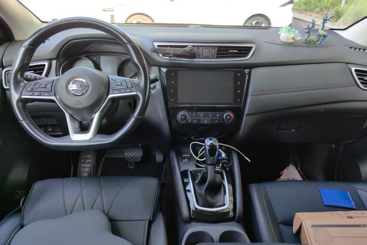 Used Nissan Qashqai 2019 2.0L CVT Luxury Edition Center Console