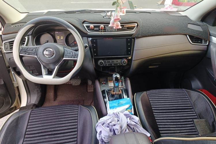 Used Nissan Qashqai 2019 2.0L CVT Luxury Edition Center Console