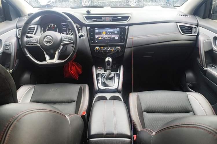 Used Nissan Qashqai 2019 2.0L CVT Luxury Edition Center Console
