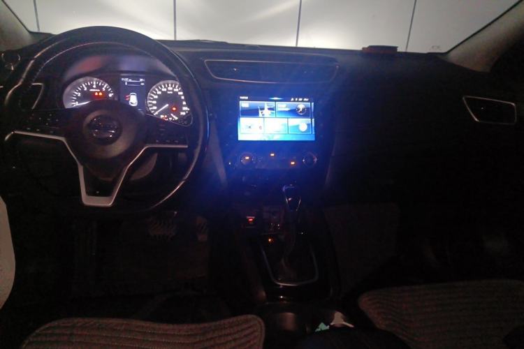 Used Nissan Qashqai 2019 2.0L CVT Luxury Edition Center Console