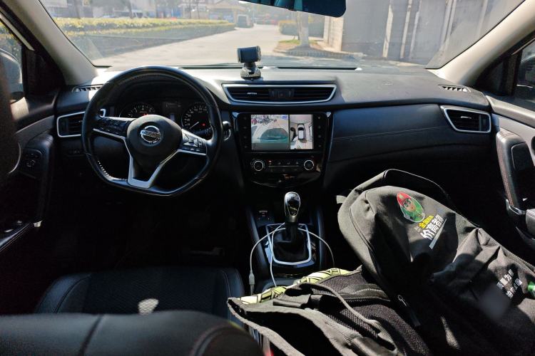 Used Nissan Qashqai 2019 2.0L CVT Luxury Edition Center Console