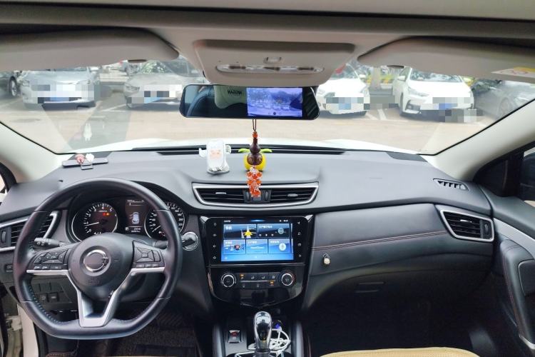 Used Nissan Qashqai 2019 2.0L CVT Luxury Edition Center Console
