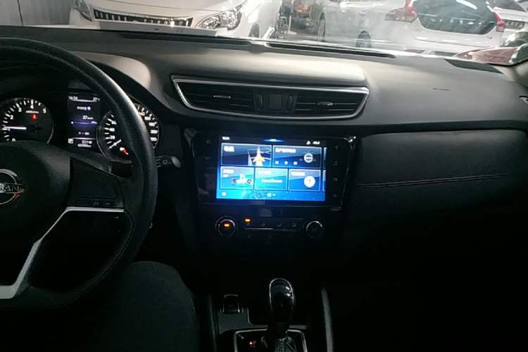 Used Nissan Qashqai 2019 2.0L CVT Smart Enjoyment Version Center Console