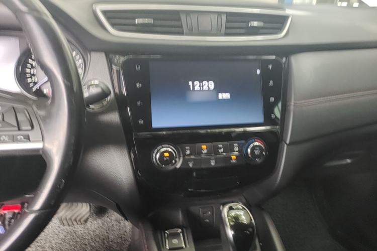 Used Nissan Qashqai 2019 2.0L CVT Luxury Edition Center Console