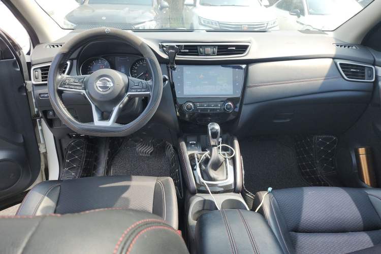 Used Nissan Qashqai 2019 2.0L CVT Luxury Edition Center Console