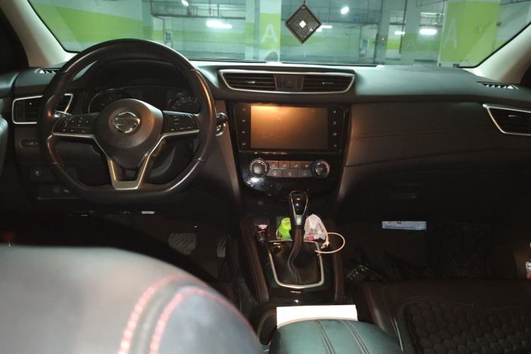 Used Nissan Qashqai 2019 2.0L CVT Luxury Edition Center Console