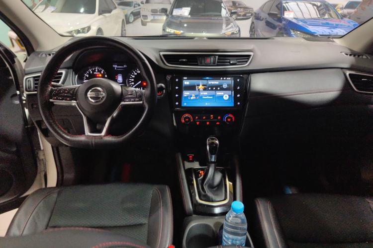 Used Nissan Qashqai 2019 2.0L CVT Luxury Edition Center Console