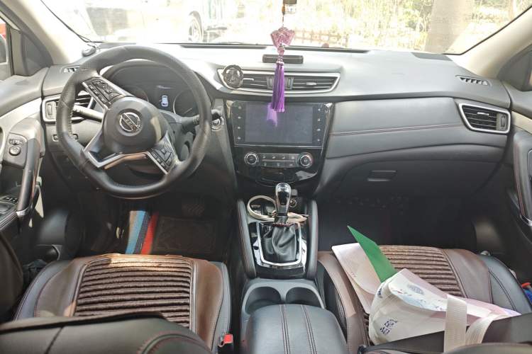 Used Nissan Qashqai 2019 2.0L CVT Luxury Edition Center Console