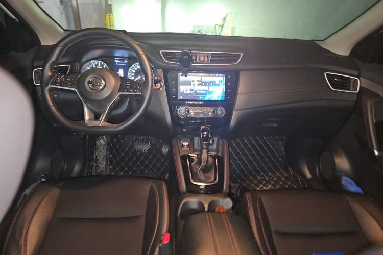 Used Nissan Qashqai 2019 2.0L CVT Luxury Edition Center Console
