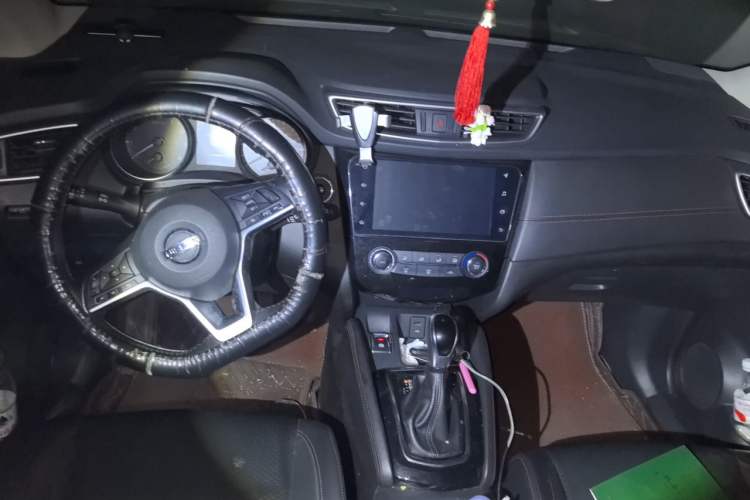 Used Nissan Qashqai 2019 2.0L CVT Luxury Edition Center Console