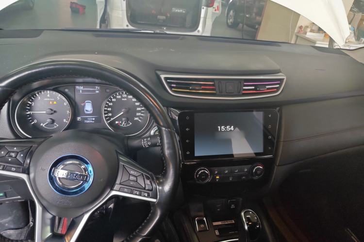 Used Nissan Qashqai 2019 2.0L CVT Luxury Edition Center Console
