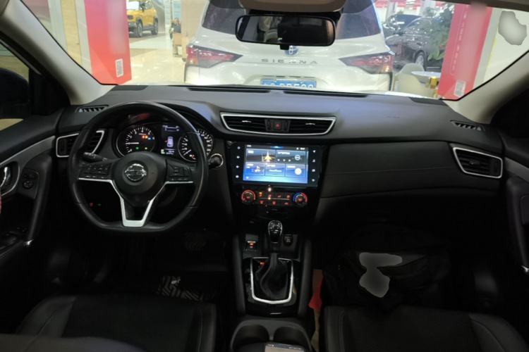 Used Nissan Qashqai 2019 2.0L CVT Luxury Edition Center Console