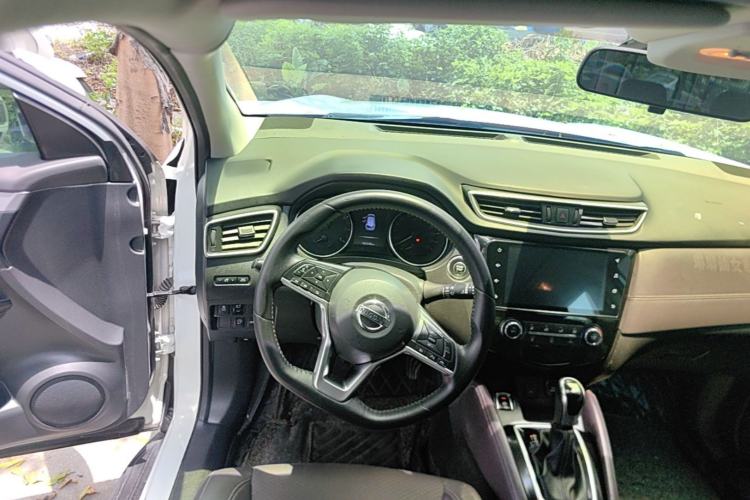 Used Nissan Qashqai 2019 2.0L CVT Luxury Edition Center Console