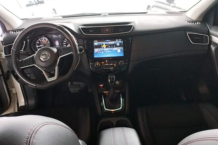 Used Nissan Qashqai 2019 2.0L CVT Luxury Edition Center Console