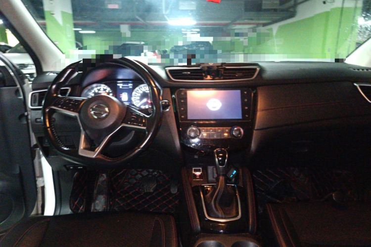 Used Nissan Qashqai 2019 2.0L CVT Luxury Edition Center Console