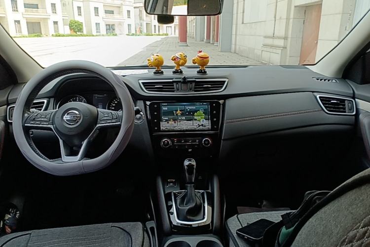 Used Nissan Qashqai 2019 2.0L CVT Luxury Edition Center Console