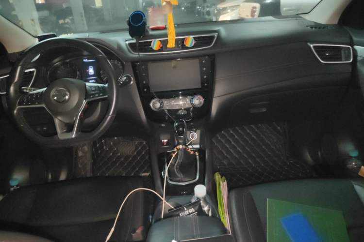 Used Nissan Qashqai 2019 2.0L CVT Luxury Edition Center Console