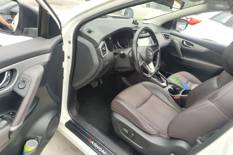 Used Nissan Qashqai 2019 2.0L CVT Luxury Edition Driver Seat