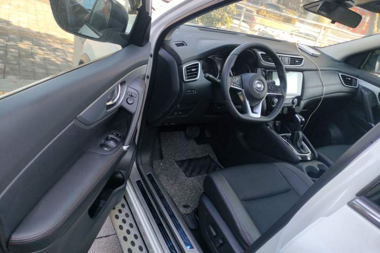 Used Nissan Qashqai 2019 2.0L CVT Luxury Edition Driver Seat