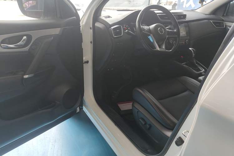 Used Nissan Qashqai 2019 2.0L CVT Luxury Edition Driver Seat