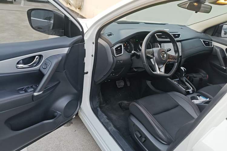 Used Nissan Qashqai 2019 2.0L CVT Luxury Edition Driver Seat