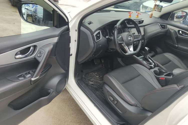Used Nissan Qashqai 2019 2.0L CVT Luxury Edition Driver Seat