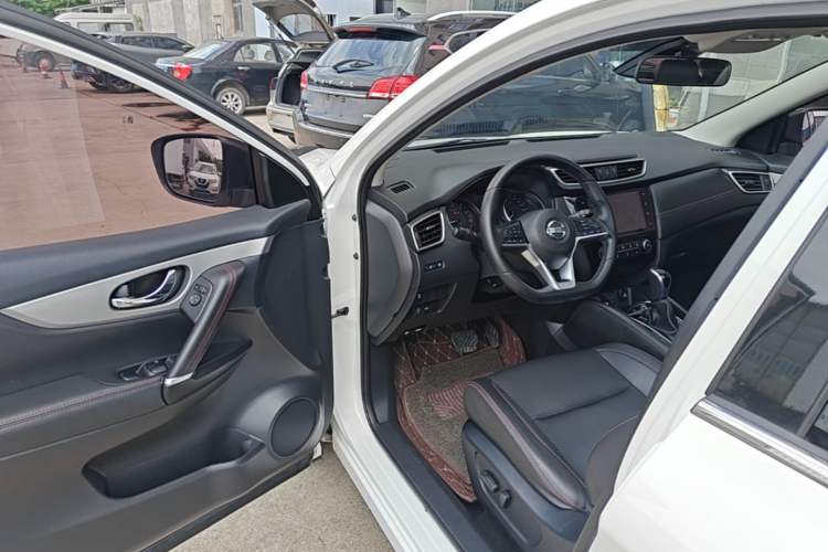 Used Nissan Qashqai 2019 2.0L CVT Luxury Edition Driver Seat