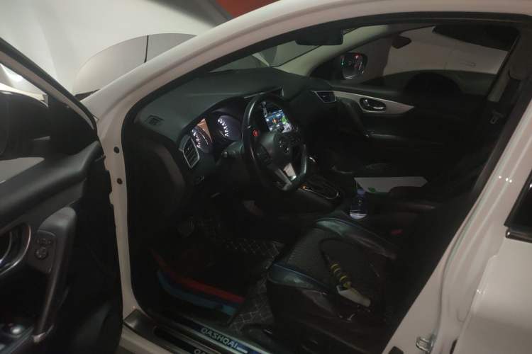 Used Nissan Qashqai 2019 2.0L CVT Luxury Edition Driver Seat