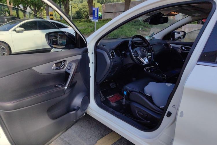 Used Nissan Qashqai 2019 2.0L CVT Luxury Edition Driver Seat