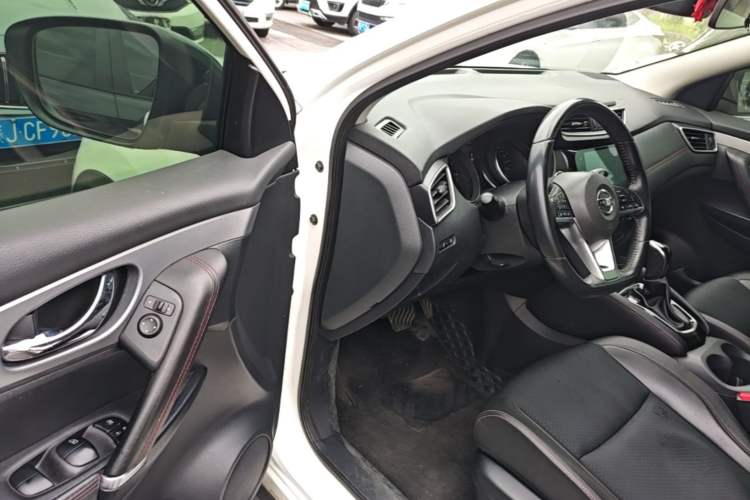 Used Nissan Qashqai 2019 2.0L CVT Luxury Edition Driver Seat