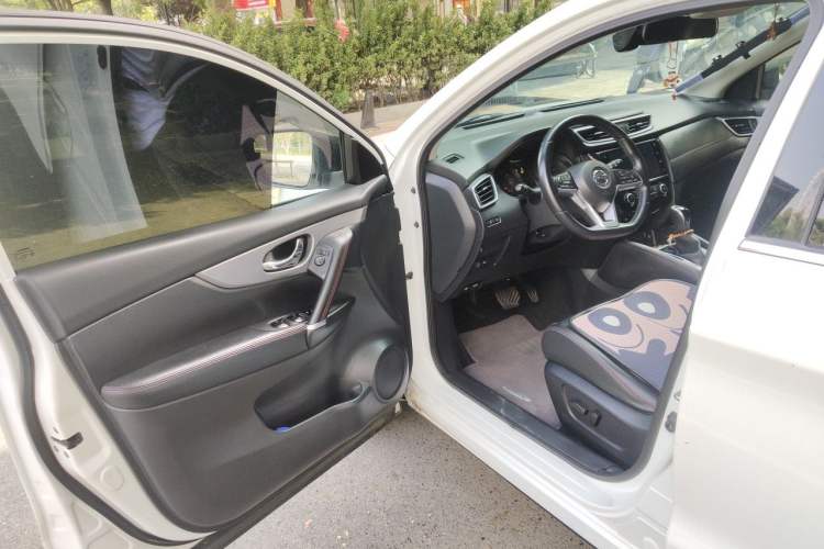 Used Nissan Qashqai 2019 2.0L CVT Luxury Edition Driver Seat