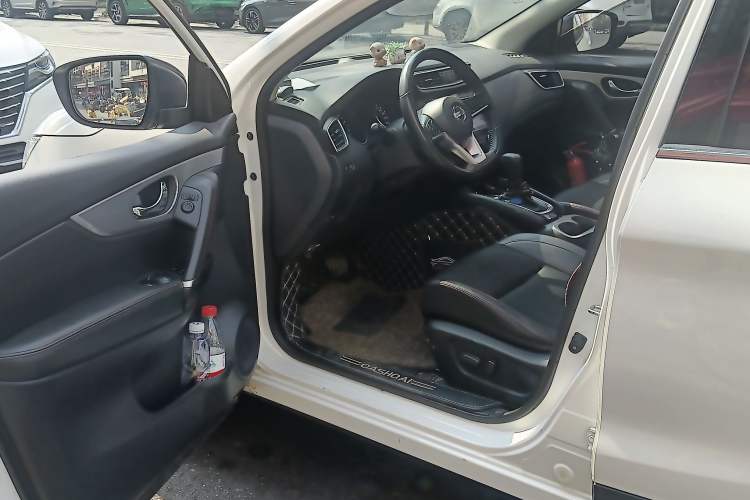 Used Nissan Qashqai 2019 2.0L CVT Luxury Edition Driver Seat