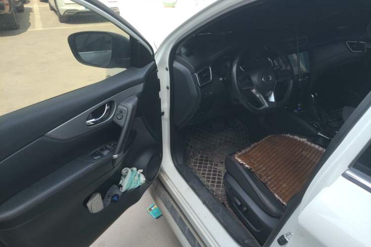 Used Nissan Qashqai 2019 2.0L CVT Luxury Edition Driver Seat