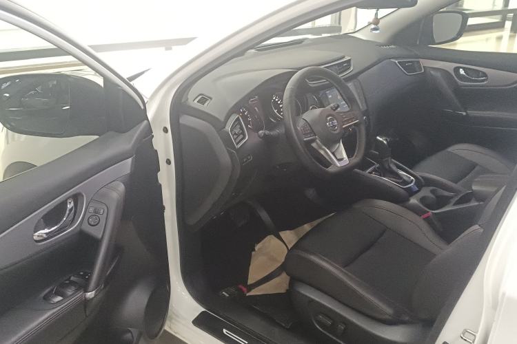 Used Nissan Qashqai 2019 2.0L CVT Luxury Edition Driver Seat