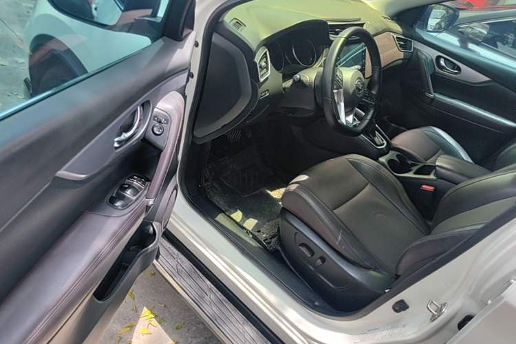 Used Nissan Qashqai 2019 2.0L CVT Luxury Edition Driver Seat