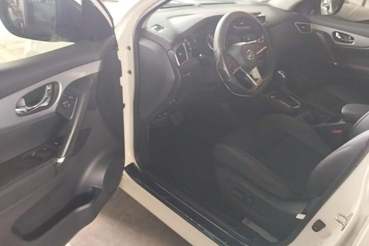 Used Nissan Qashqai 2019 2.0L CVT Luxury Edition Driver Seat