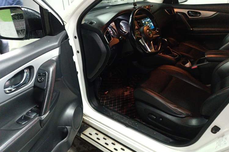 Used Nissan Qashqai 2019 2.0L CVT Luxury Edition Driver Seat