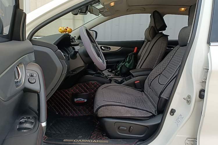 Used Nissan Qashqai 2019 2.0L CVT Luxury Edition Driver Seat