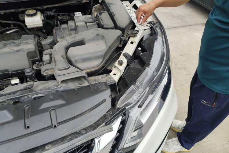 Used Nissan Qashqai 2019 2.0L CVT Luxury Edition Engine Bay Left