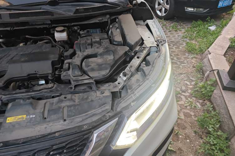 Used Nissan Qashqai 2019 2.0L CVT Luxury Edition Engine Bay Left