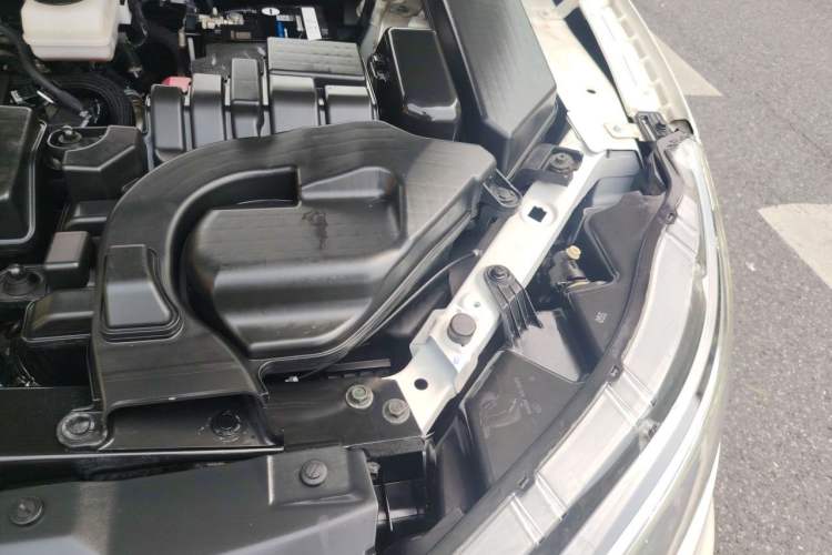 Used Nissan Qashqai 2019 2.0L CVT Luxury Edition Engine Bay Left