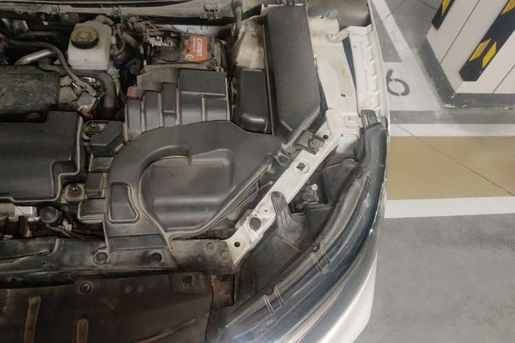 Used Nissan Qashqai 2019 2.0L CVT Luxury Edition Engine Bay Left