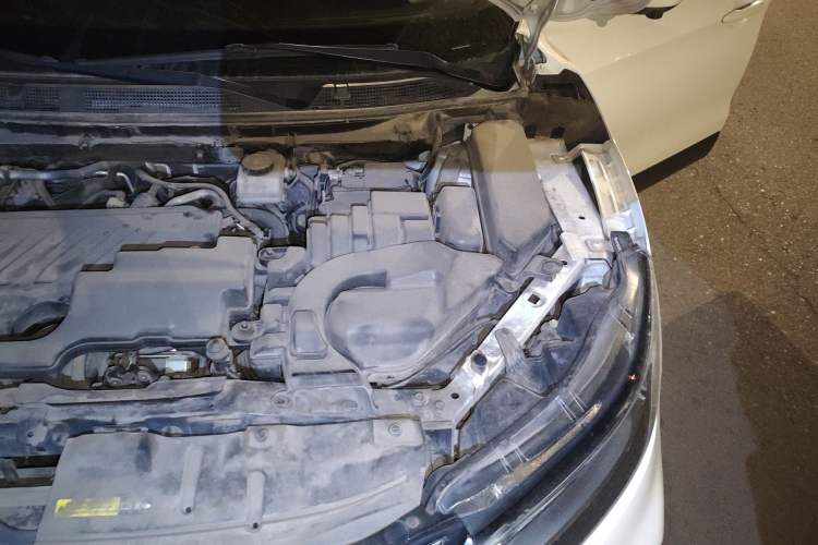 Used Nissan Qashqai 2019 2.0L CVT Luxury Edition Engine Bay Left
