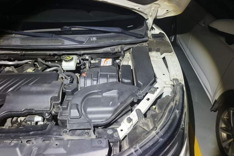 Used Nissan Qashqai 2019 2.0L CVT Luxury Edition Engine Bay Left